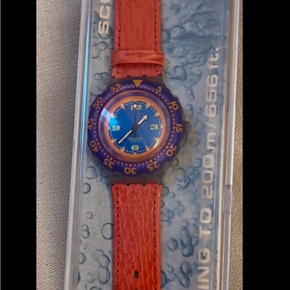 REDUCED to $65.
8 NWT SWATCH SCUBA WATCHES $65. EACH in ORIGINAL CASES - Picture 4 of 6